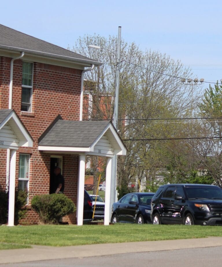Law enforcement apprehends suspects in attempted mid-day burglary