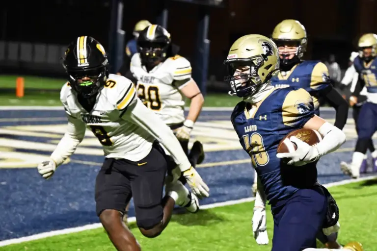 Lloyd Memorial outlasted by Murray in semifinal clash of unbeatens